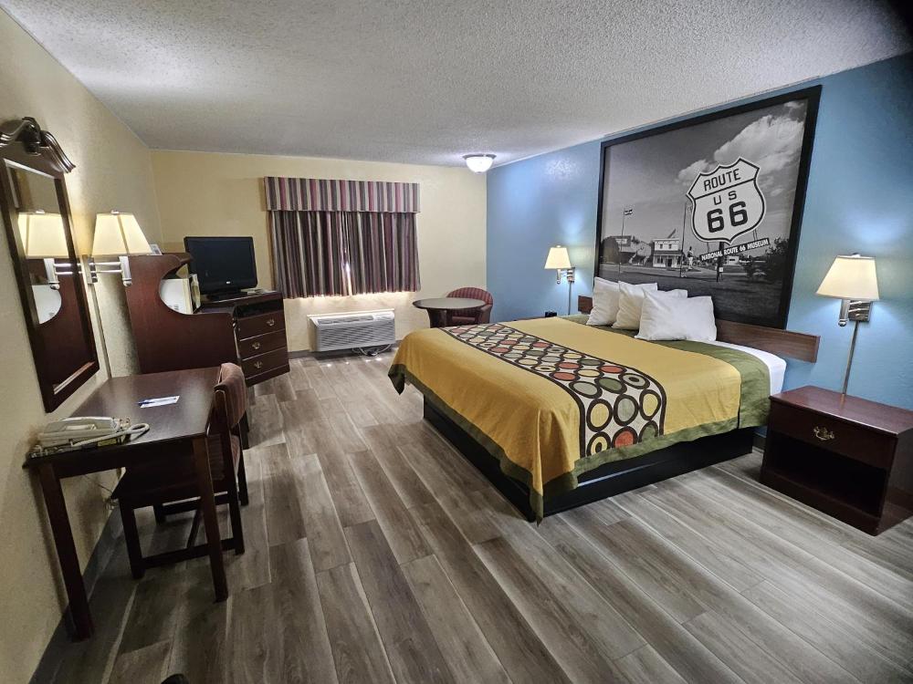 Super 8 by Wyndham Clinton