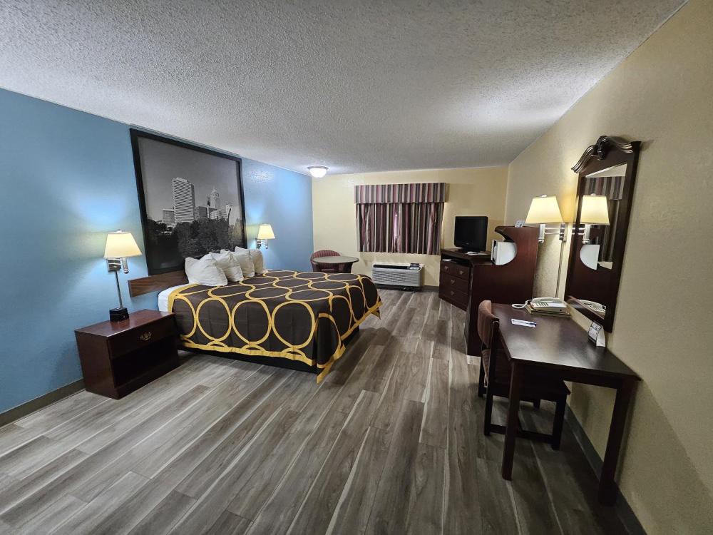 Queen Room - Mobility Access/Non-Smoking interior